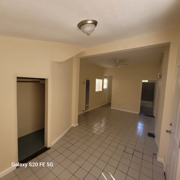 Living room - 1422 Orizaba Ave