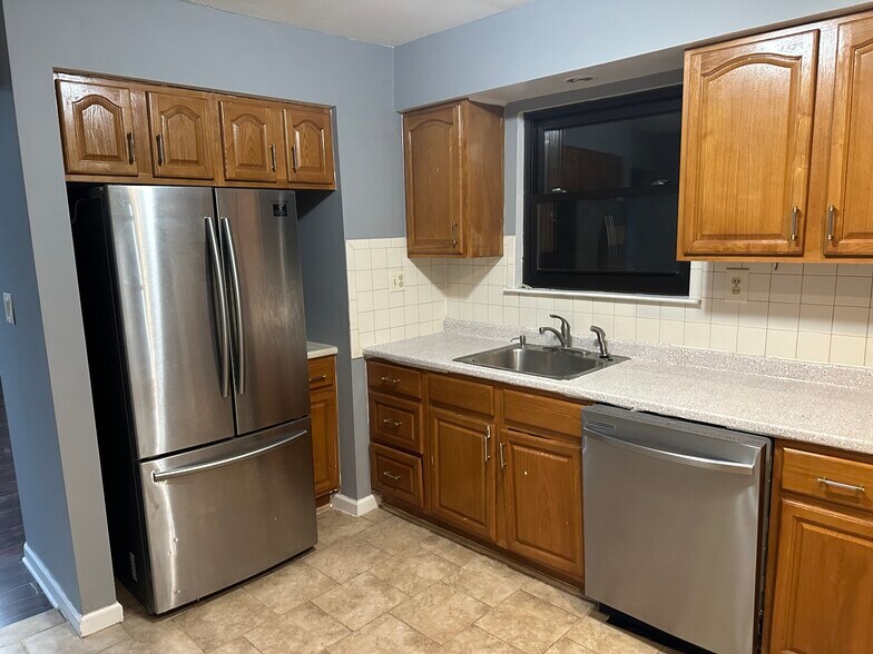 Building Photo - 209 Maple Hill Dr