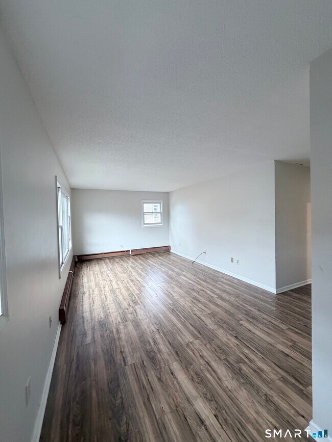 Building Photo - 92 Arch St