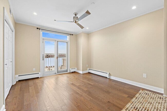 Building Photo - 208 Shearwater Ct W