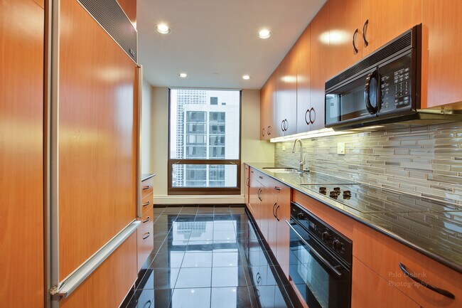 Kitchen - 100 E Bellevue Plz