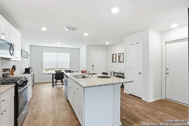 Building Photo - Room in House on Navidad Pike