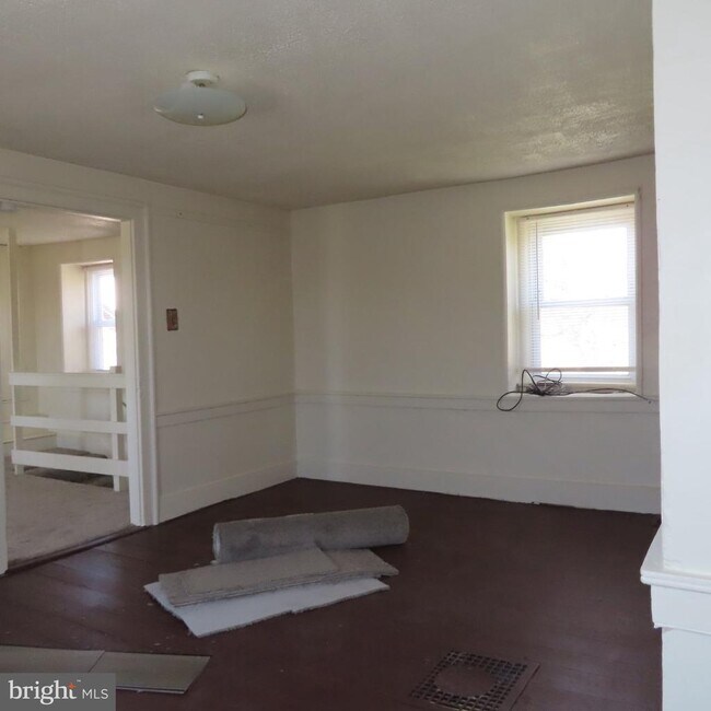 Building Photo - 11677 Lincoln Way W