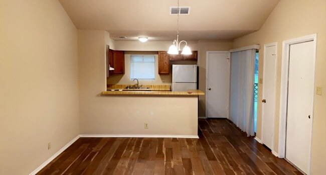 Building Photo - 3329 Country View