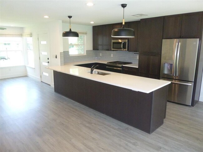 Building Photo - 7503 Eastcrest Dr