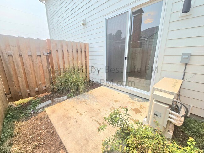 Building Photo - 310 NE 58th Ave
