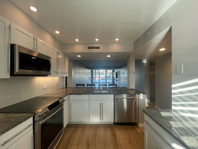 Building Photo - 2301 Marina Isle Way