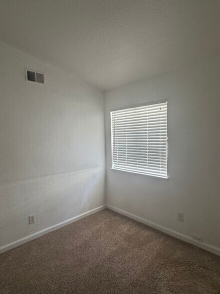 Building Photo - 600 Lighthouse Dr