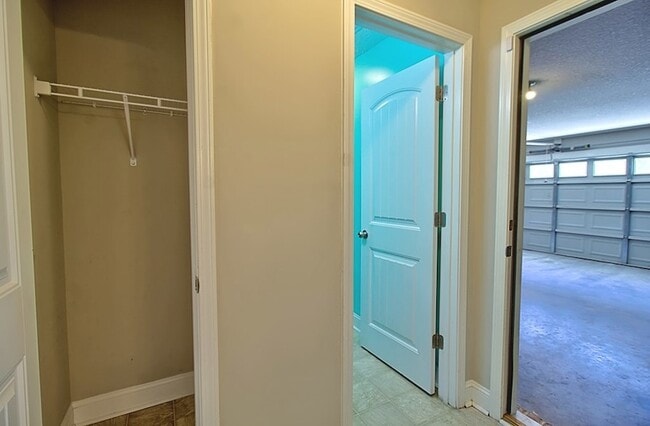 Building Photo - 771 Live Oak Church Rd