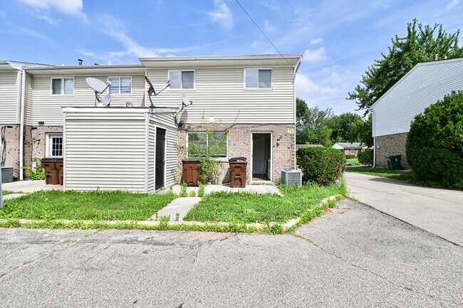 Building Photo - 10933 Birchridge Dr