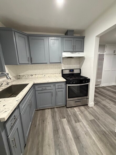 Kitchen - 1483 1/2 Allison Ave