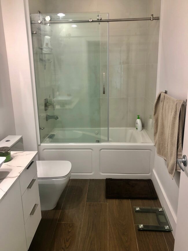 Building Photo - 950 Brickell Bay Dr