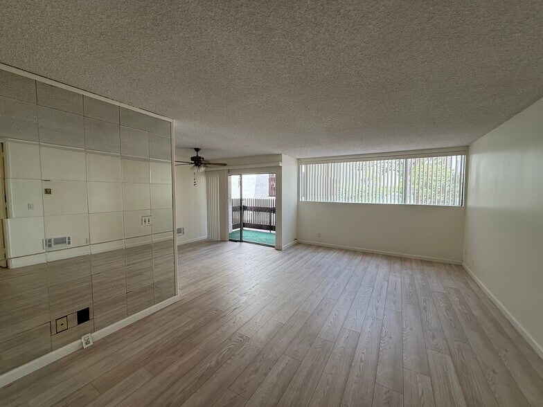 Building Photo - 5900 Canterbury Dr