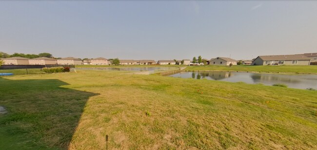 Building Photo - 3D Tour Available - Beautiful Town Home on East-Side with Lake View! Washer & Dryer included! Ava...