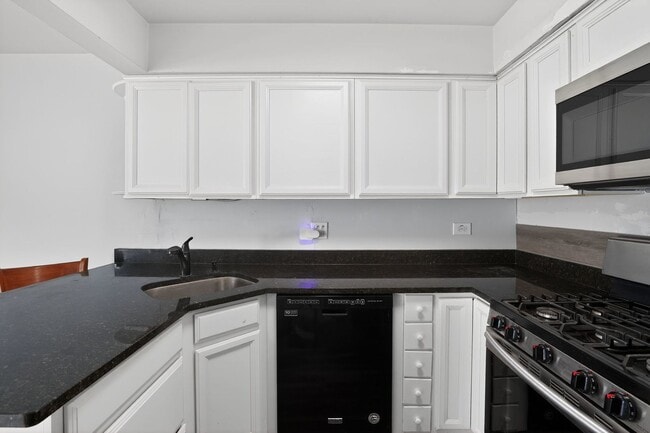 Building Photo - 1336 Queensgreen Cir