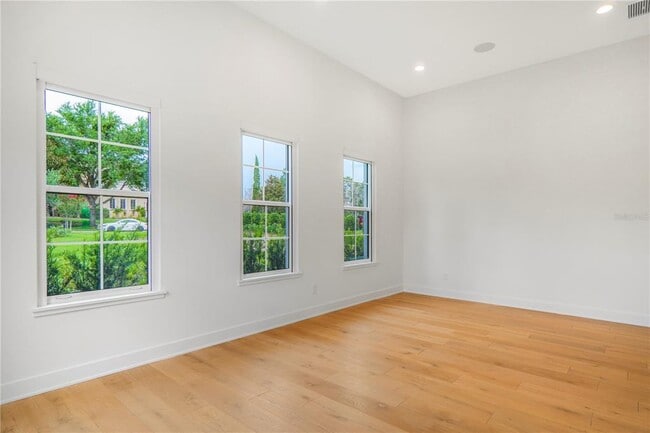 Building Photo - 15023 Pendio Dr