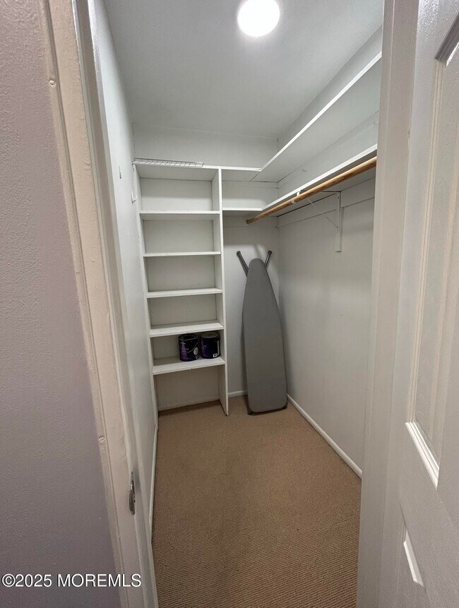 Building Photo - 330 Shore Dr