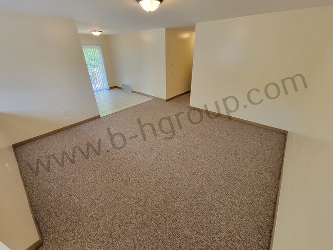 Building Photo - 8760 Sheridan Rd