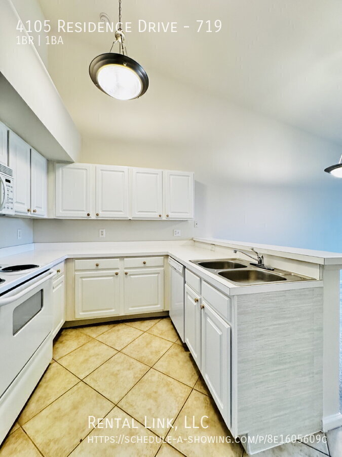 Building Photo - 4105 Residence Drive