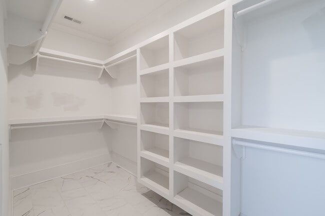 Building Photo - 1005 State St