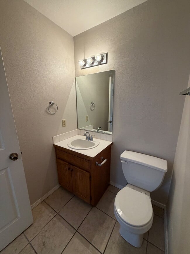 Building Photo - Last 2BR / 2BA unit - Community swimming pool