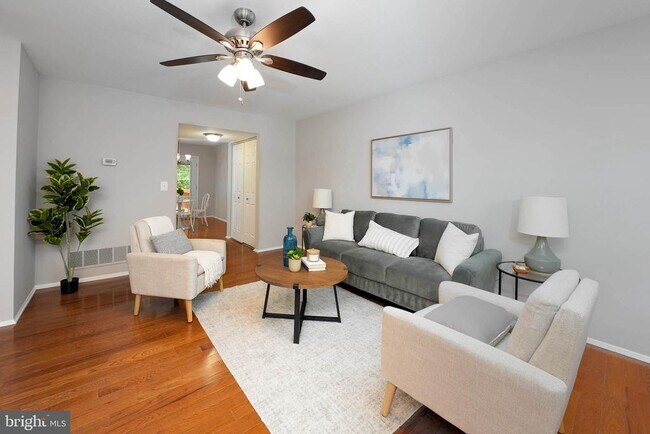 Building Photo - 1025 Commanders Way N