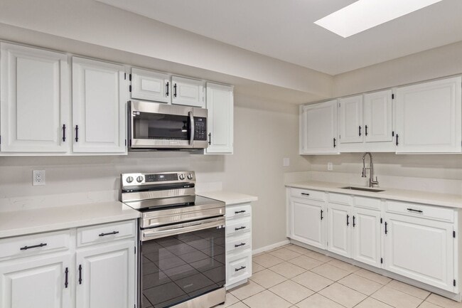 Building Photo - Beautifully updated Ranch Style Home