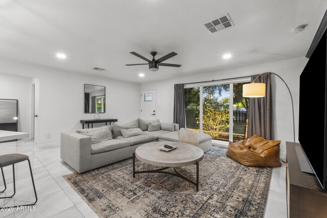 Building Photo - 3938 E Cheery Lynn Rd