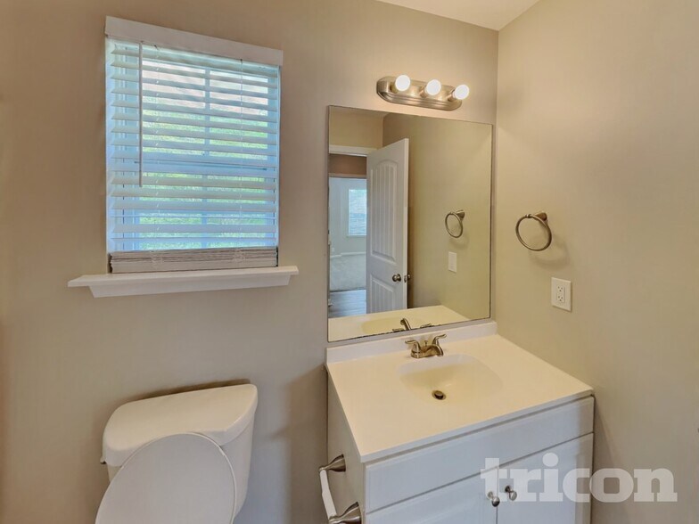 Building Photo - 108 Tulip Grove Point