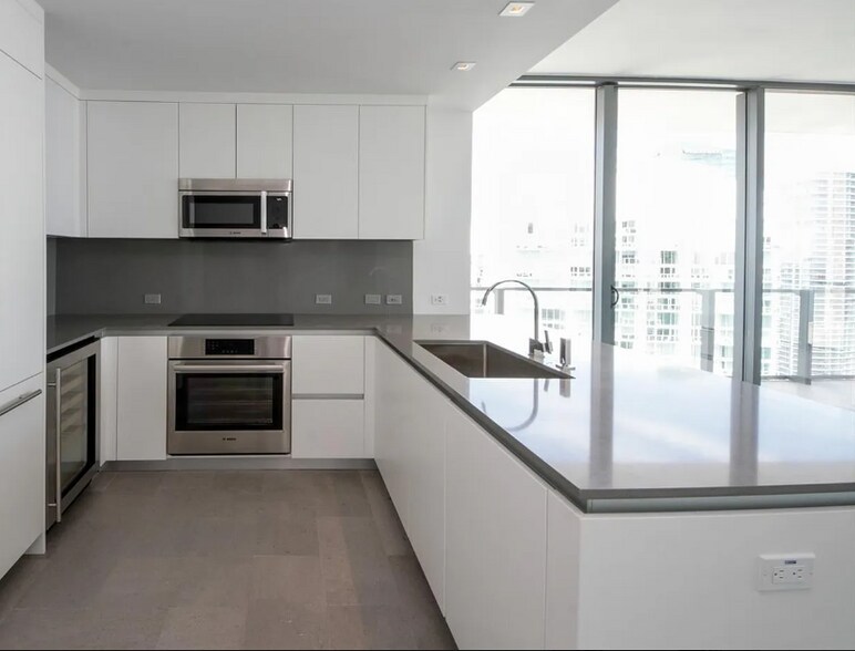 Building Photo - 68 SE 6th St