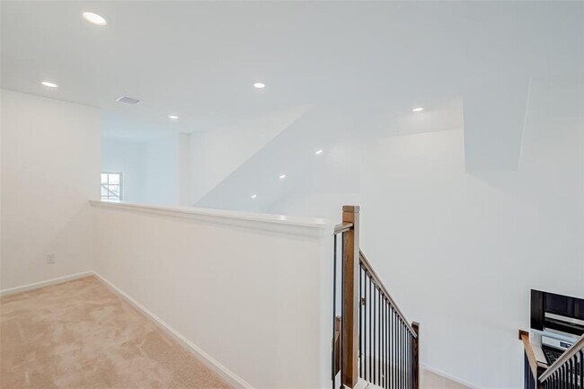 Building Photo - 2223 Rustboro Dr
