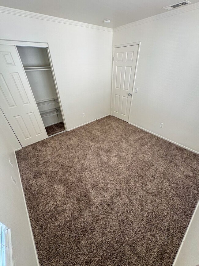 Building Photo - 4 Bedroom home available for Lease in Cent...