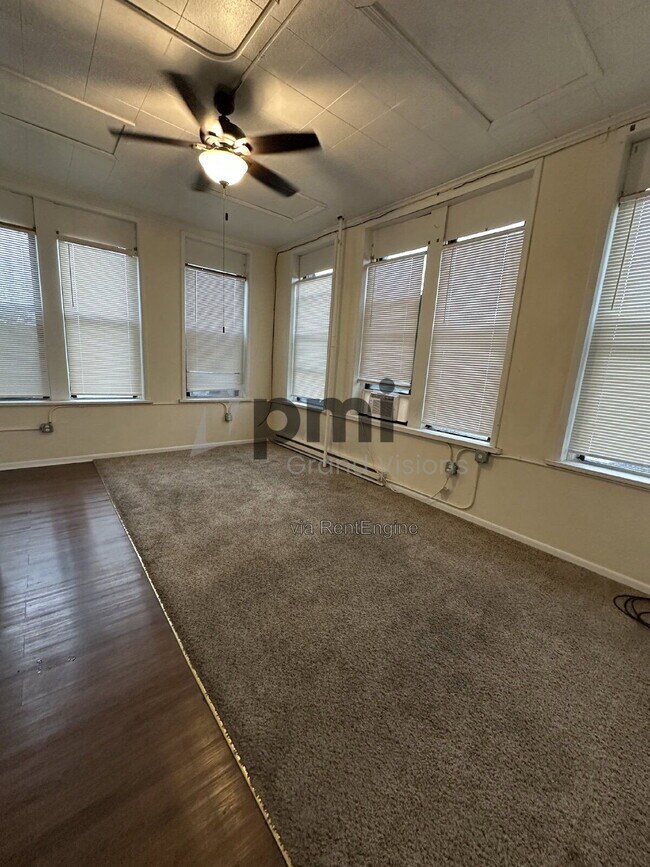 Building Photo - 601 Monroe Ave