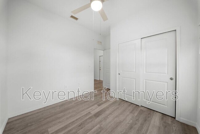 Building Photo - 26483 Sandhill Blvd