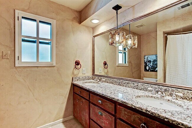 Building Photo - 2607 Crossvine Cir