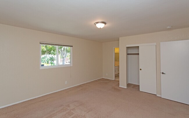 Building Photo - Beautiful 3 Bedroom Carlsbad Home!