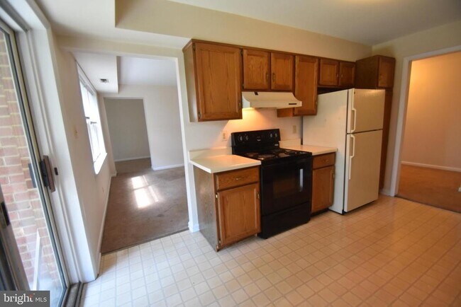 Building Photo - 400 Chapel Ct