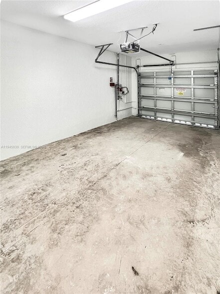 Building Photo - 165 SW 170th Ave