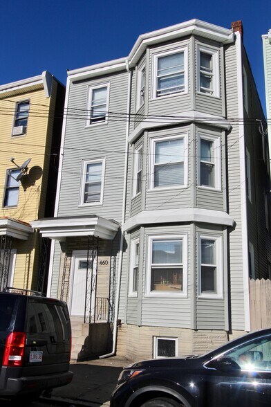 Building Photo - 460 Saratoga St