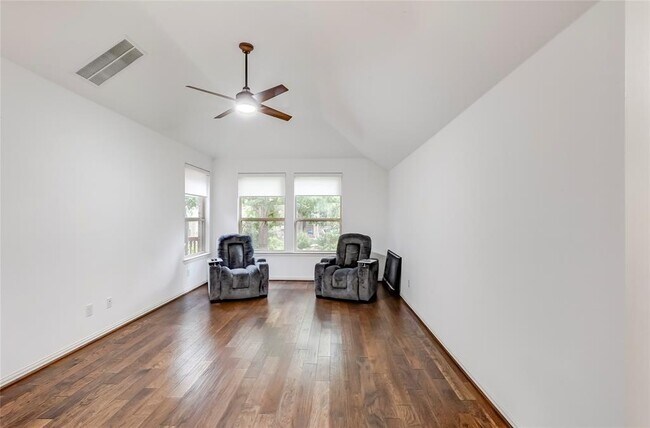 Building Photo - 3405 Venezia View