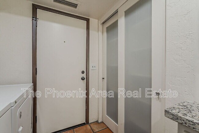 Building Photo - 8638 S 51st St