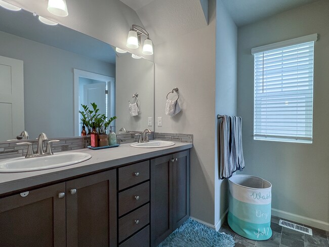 Building Photo - Amazing Location 3 Bedrooms 2.5 Bathrooms in the New Reeds Crossing Community!  Hillsboro near In...