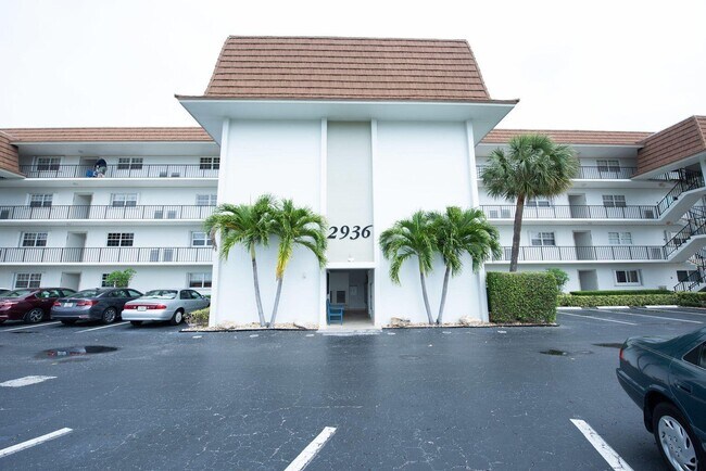 Primary Photo - 2936 Lake Shore Dr