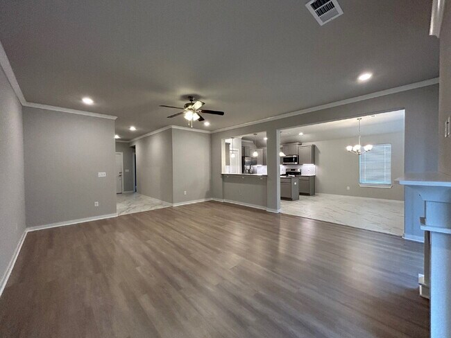 Building Photo - "Charming 3-Bed Sanctuary in Farmington wi...