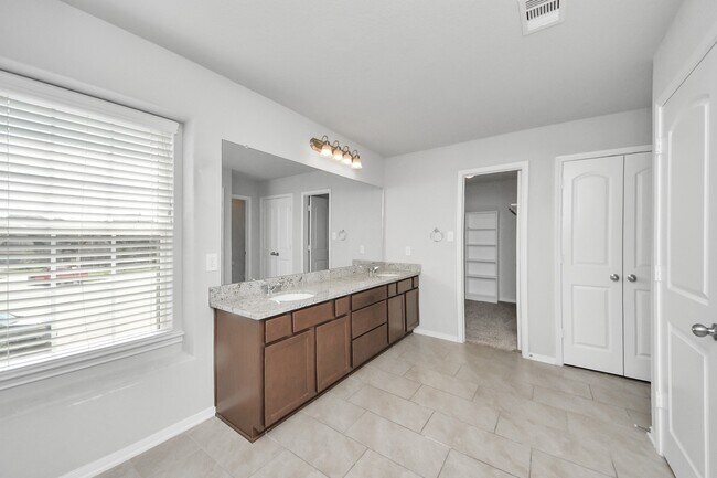 Building Photo - 4111 Fair Country Ln