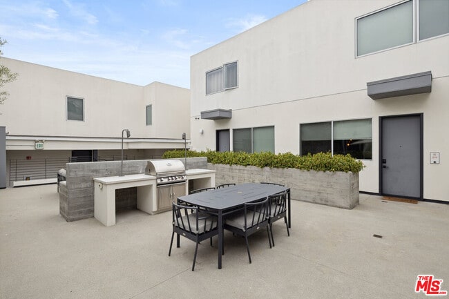 Building Photo - 957 Figueroa Terrace
