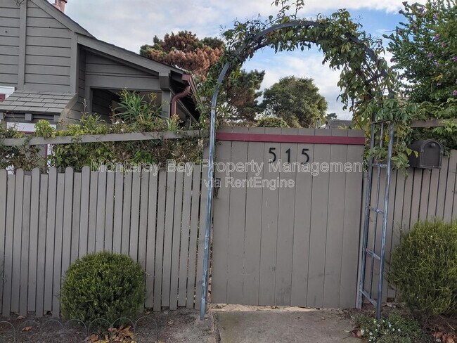 Building Photo - 515 Dickman Ave