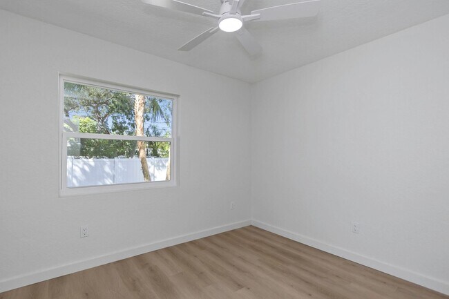 Building Photo - 2710 Boca Ciega Dr N