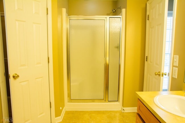 Building Photo - 8037 Creekland Dr