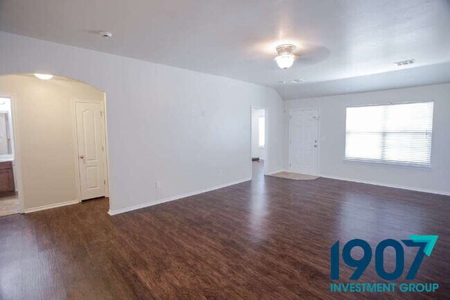 Building Photo - Sacious 4-Bedroom Home with Open Layout!